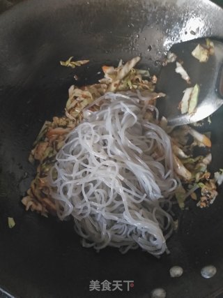 Stir-fried Noodles with Cabbage recipe