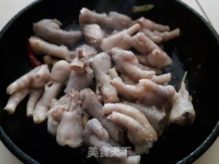 Sauce-flavored Chicken Feet recipe