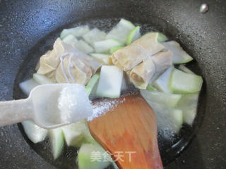 Meat Noodles and Pulp Melon Soup recipe