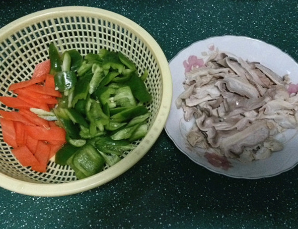 Stir-fried Belly Slices with Green Pepper recipe