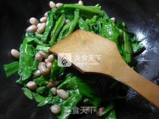 Stir-fried Lettuce with Peanuts recipe