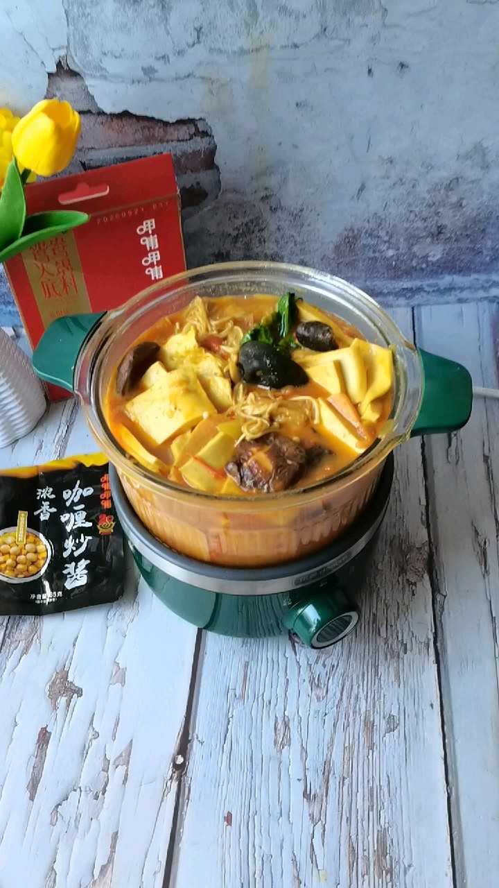 A Small Pot of Curry in Winter