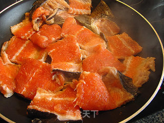 Pan-fried Salmon Bone with Basil recipe