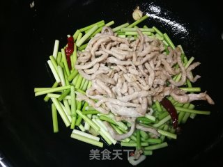 Stir-fried Shredded Pork with Garlic Moss recipe