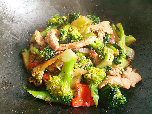 Stir-fried Chicken with Broccoli recipe