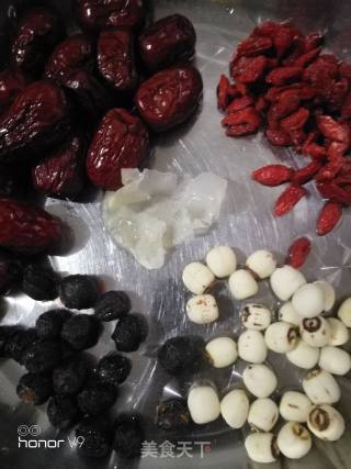 Longan, Lotus Seed and Tremella Soup recipe