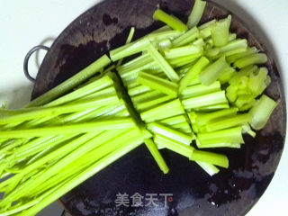 Fried Pork with Celery recipe