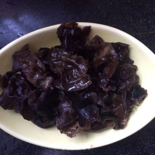 Stir-fried Fungus with Celery and Radish recipe