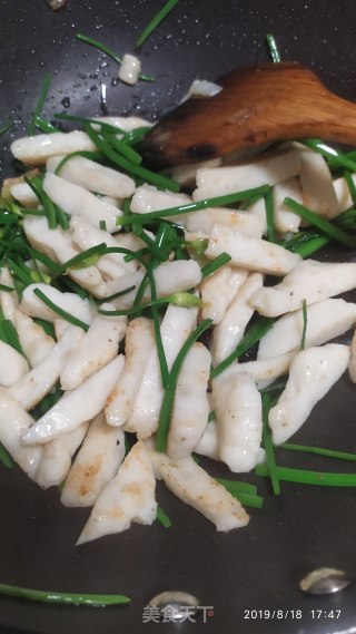 Stir-fried Chives with Cuttlefish Glue recipe