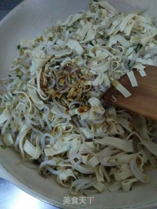 Stir-fried Bean Sprouts with Dried Tofu recipe