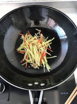 Stir-fried Shredded Pork with Lettuce recipe