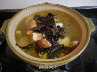 Stewed Hen with Boletus and Winter Bamboo Shoots recipe