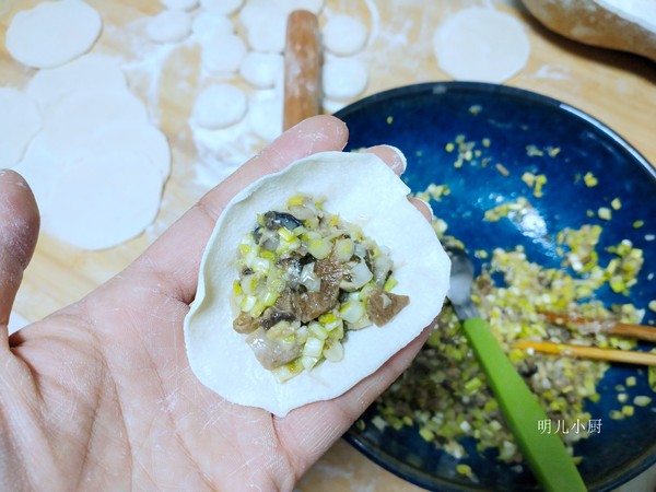 Garlic and Yellow Oyster Dumplings recipe