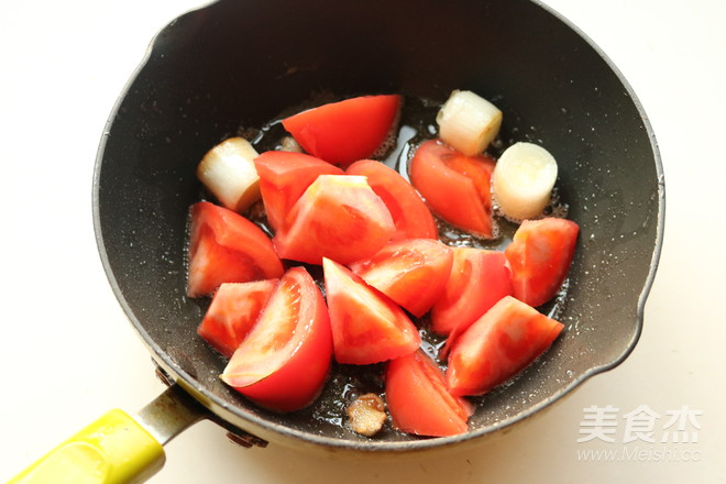 Tomato Crucian Carp Soup recipe