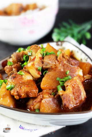 Braised Pork Ribs with White Radish recipe