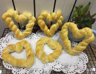 #aca Fourth Session Baking Contest# Making Erotic Bread with Braided Hearts recipe