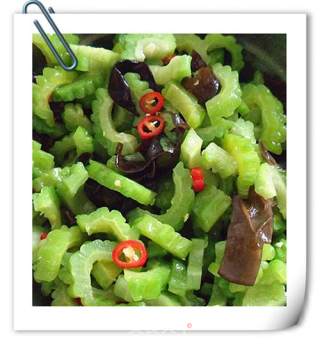 Fungus Mixed with Bitter Gourd recipe