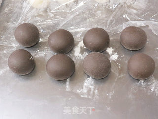 It Has A Simple and Fashionable Atmosphere [black and White Piglet Squeezes Steamed Buns] recipe