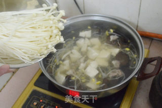 Tofu and Pork Soup with Enoki Mushroom and Fungus recipe