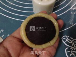 Bean Paste and Egg Yolk Guangyue recipe