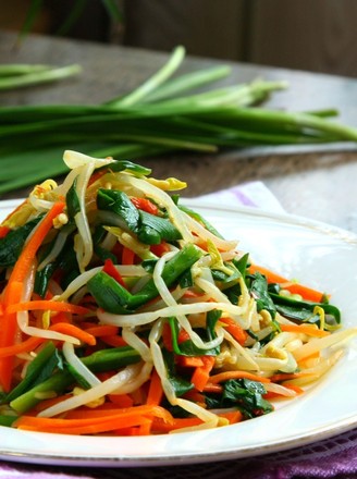Leek Mixed with Bean Sprouts recipe