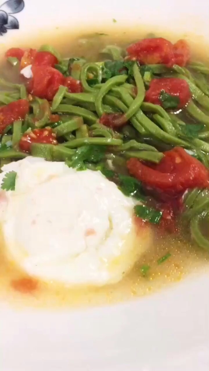 Spinach Tomato Egg Noodles recipe