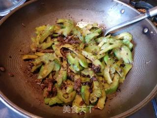 Stir-fried Bitter Gourd with Dace in Black Bean Sauce recipe