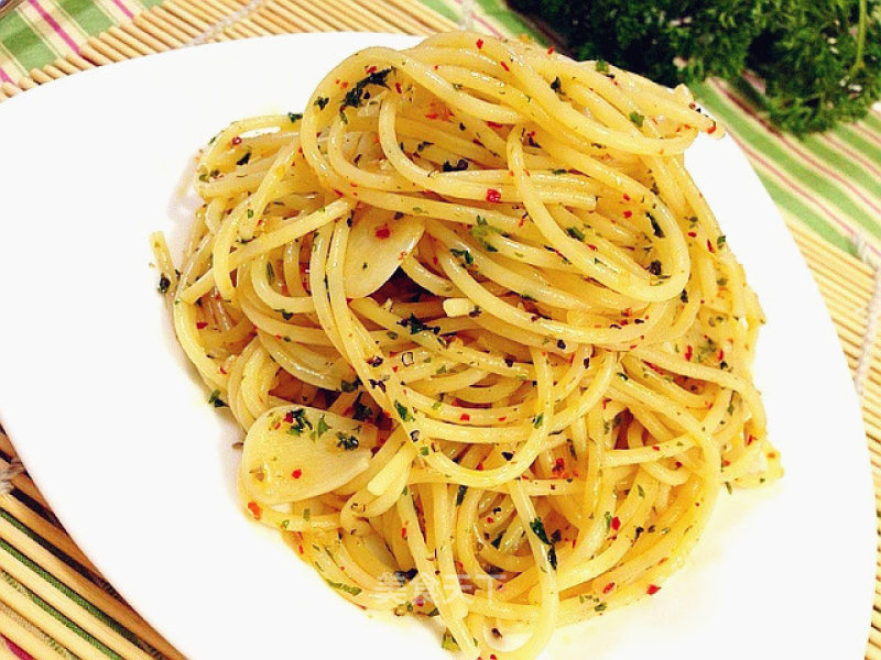 Stir-fried Spaghetti with Garlic Pepper recipe