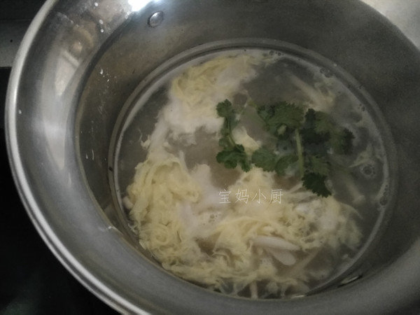 Sliced Chicken and Jade Mushroom Soup recipe