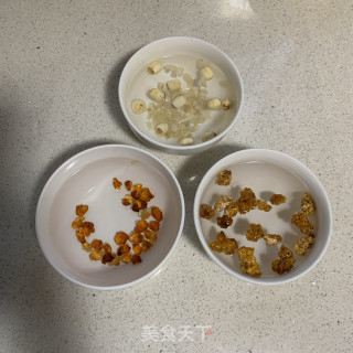 Stewed Tremella with Saponaria and Peach Gum recipe