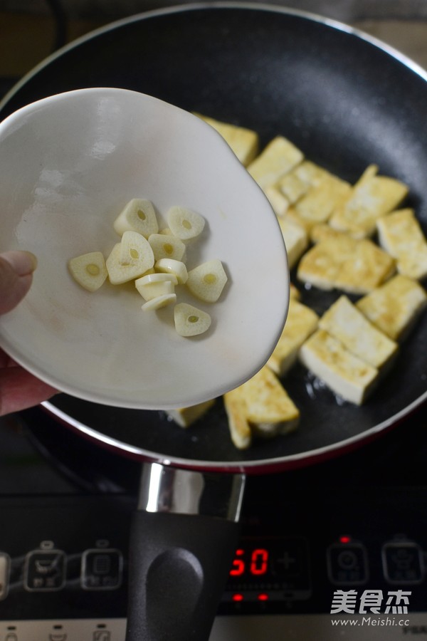 Braised Tofu with Lard Residue recipe