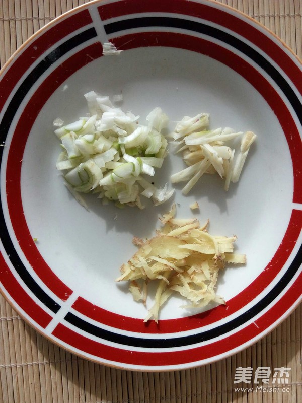 Fried Noodles with Shredded Pork recipe