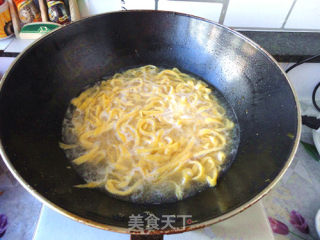 Red Pumpkin Noodles with Minced Meat in Snow recipe