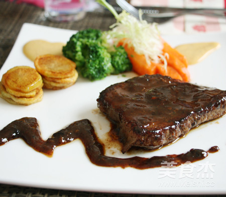 Grilled Sauce Steak with Fried Potato Salad recipe