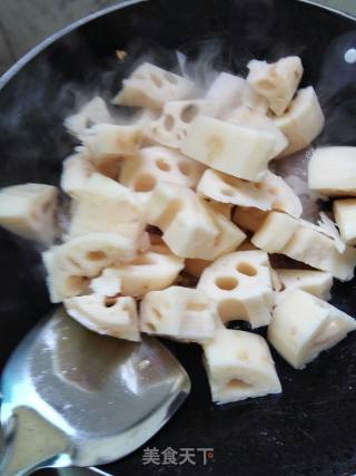 Cantonese-style Bacon Braised Lotus Root recipe