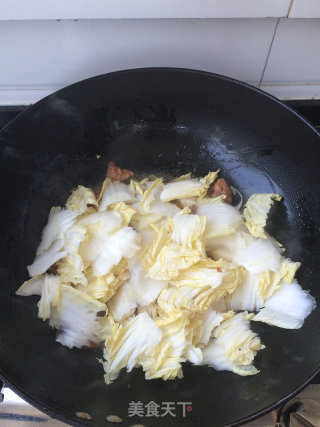 Stir-fried Pork with Cabbage and Fungus recipe