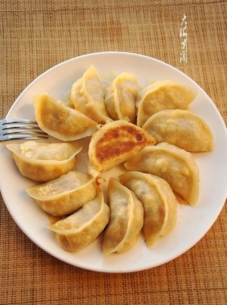 Fried Dumplings Stuffed with Cabbage and Mushrooms recipe