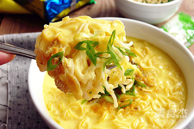 Instant Noodles Crab Meat Custard recipe