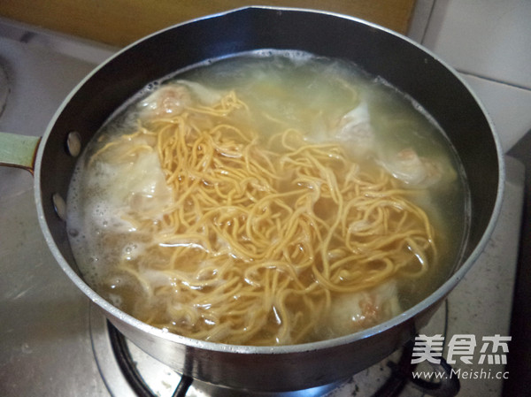 Wonton Noodles with Cordyceps Flower and Fresh Pork recipe