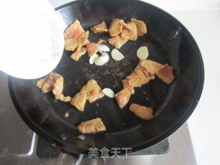 Fried Pork with Dried King Pleurotus recipe