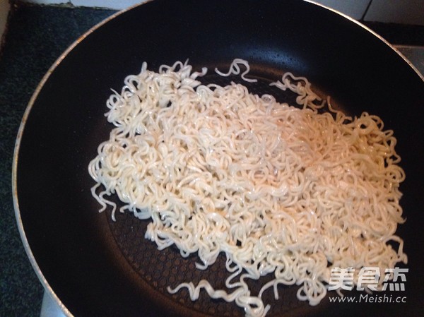 Soy Sprouts Fried Noodles recipe