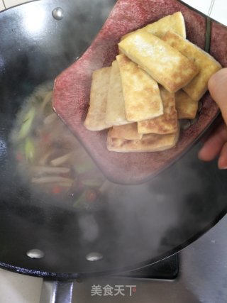 Crab Mushroom Stewed Tiger Skin Tofu recipe