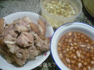 Peanuts, Lotus Seeds and Trotters Soup recipe