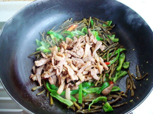 Fried Pork with Dried Beans recipe