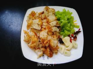 Steamed Sophora Japonica with Fried Oil Bun recipe