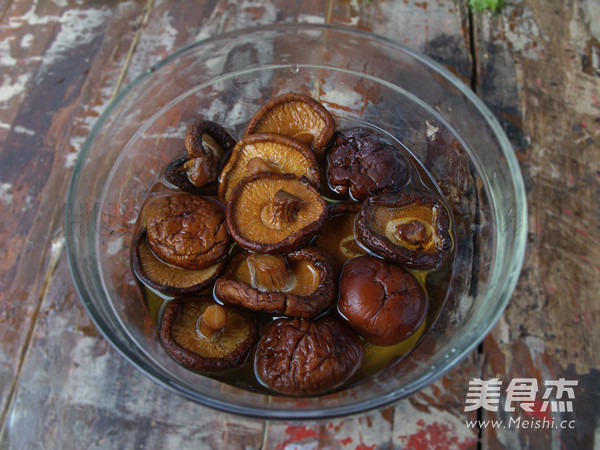 Pork Belly with Mushrooms and Celery recipe