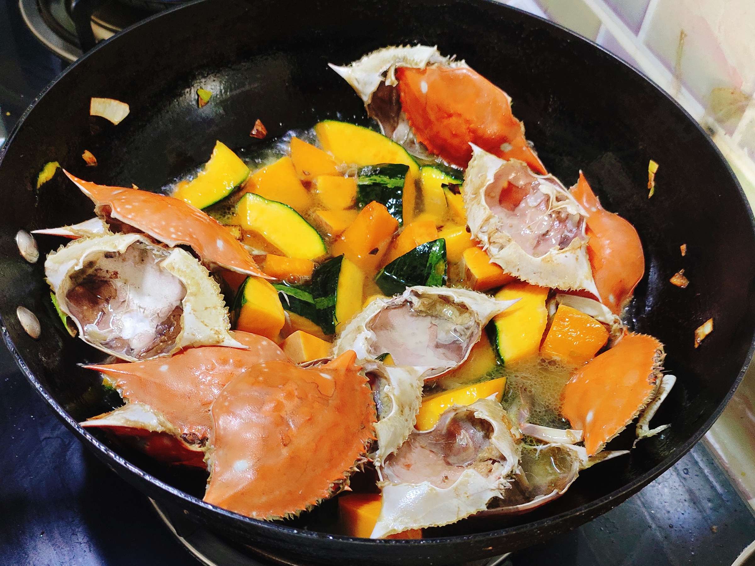 Umami-rich Crab Shell Stewed Pumpkin recipe