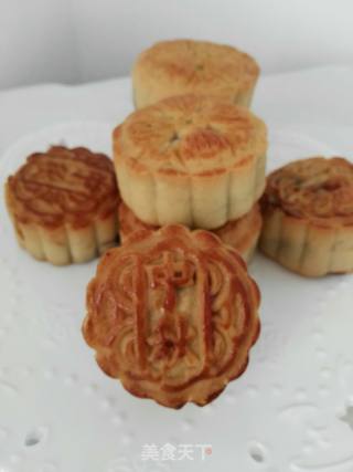 Cantonese Egg Yolk Mooncake recipe