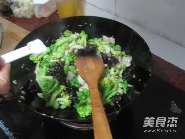 Stir-fried Broccoli with Lily recipe