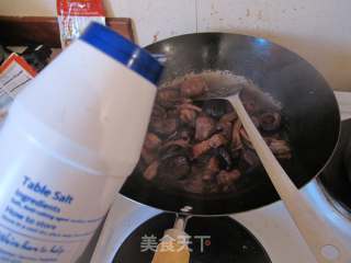 Stewed Pork Ribs with Mushrooms recipe